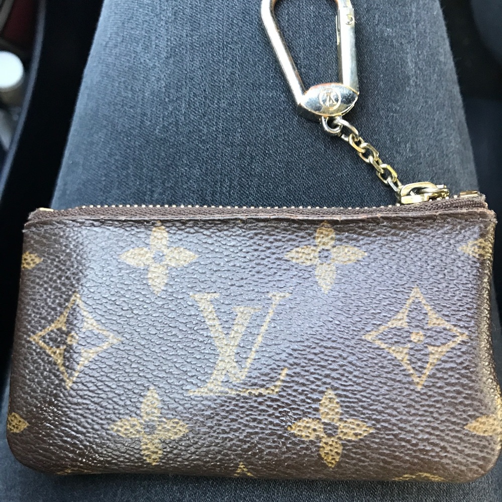 Louis Vuitton Key Pouch 💥 PRICE REDUCED